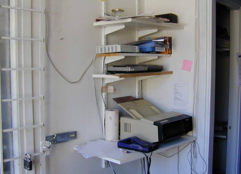 isdn modem, två telfonsvarare och fax för att hantera postorder