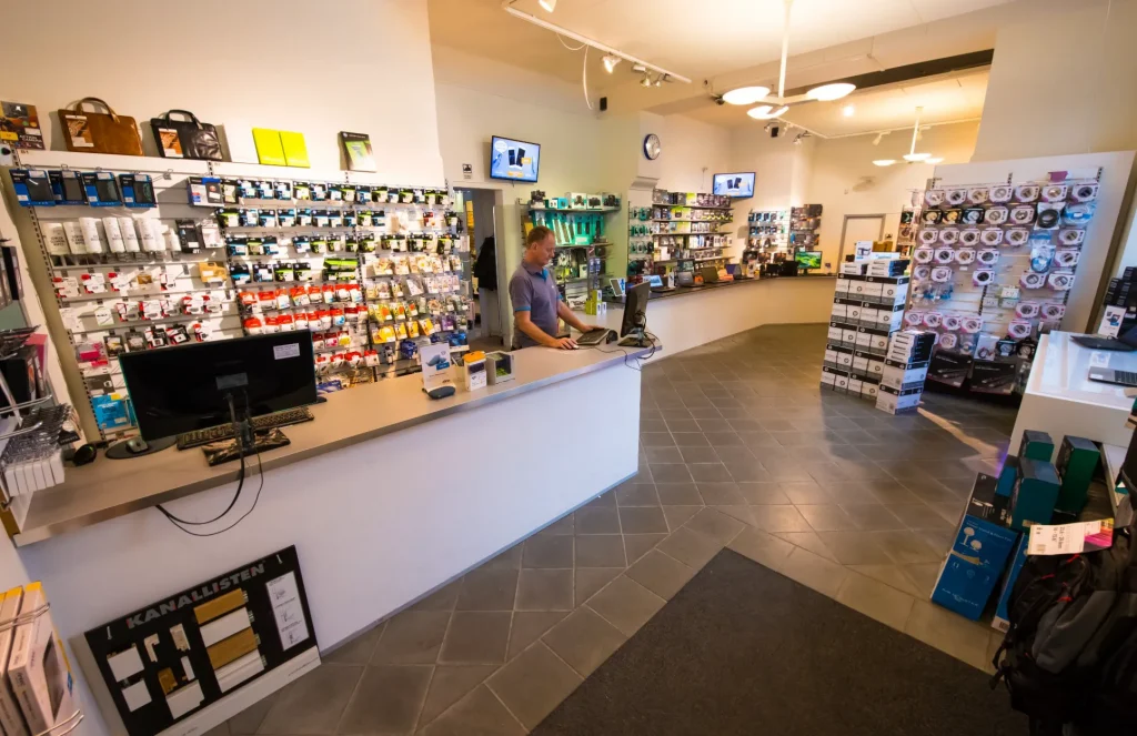 Insidan av butiken Tricom Stockholm år 2016