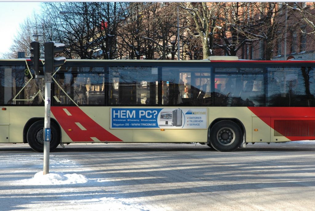 Buss med reklam för HemPC i Gävle