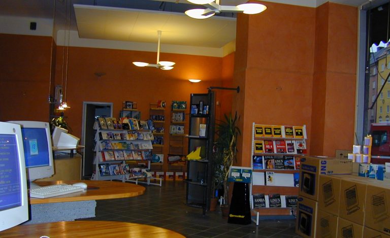 Tricoms datorbutik i Stockholm år 1998